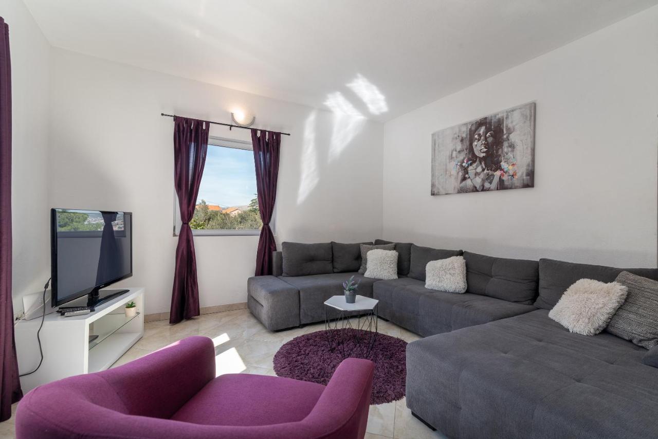 Holiday Villa Nostra โตรกีร์ ภายนอก รูปภาพ