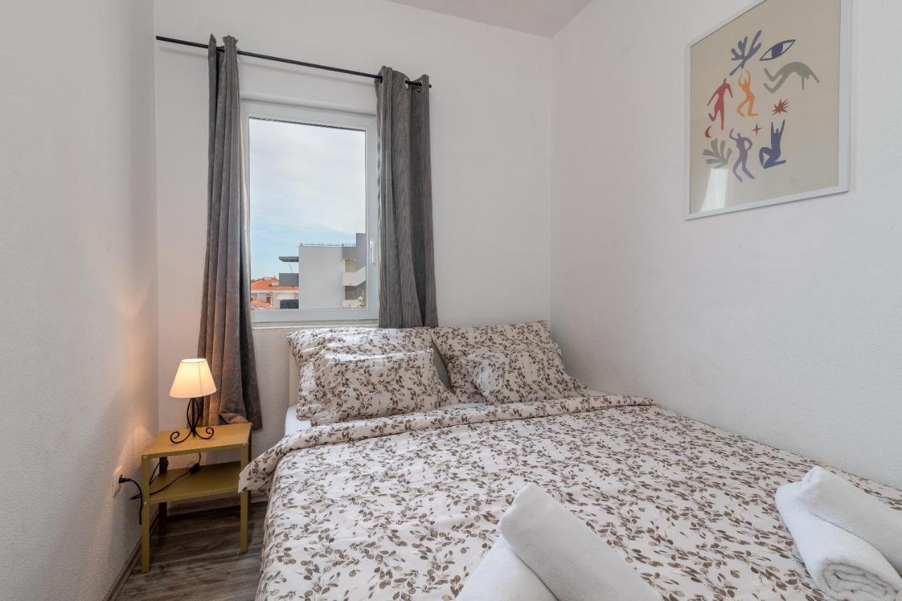 Holiday Villa Nostra โตรกีร์ ภายนอก รูปภาพ