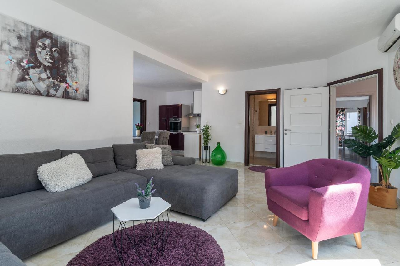 Holiday Villa Nostra โตรกีร์ ภายนอก รูปภาพ