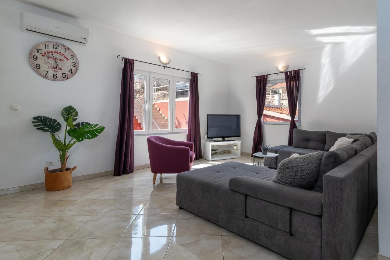 Holiday Villa Nostra โตรกีร์ ภายนอก รูปภาพ