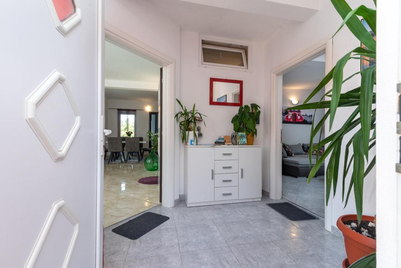Holiday Villa Nostra โตรกีร์ ภายนอก รูปภาพ
