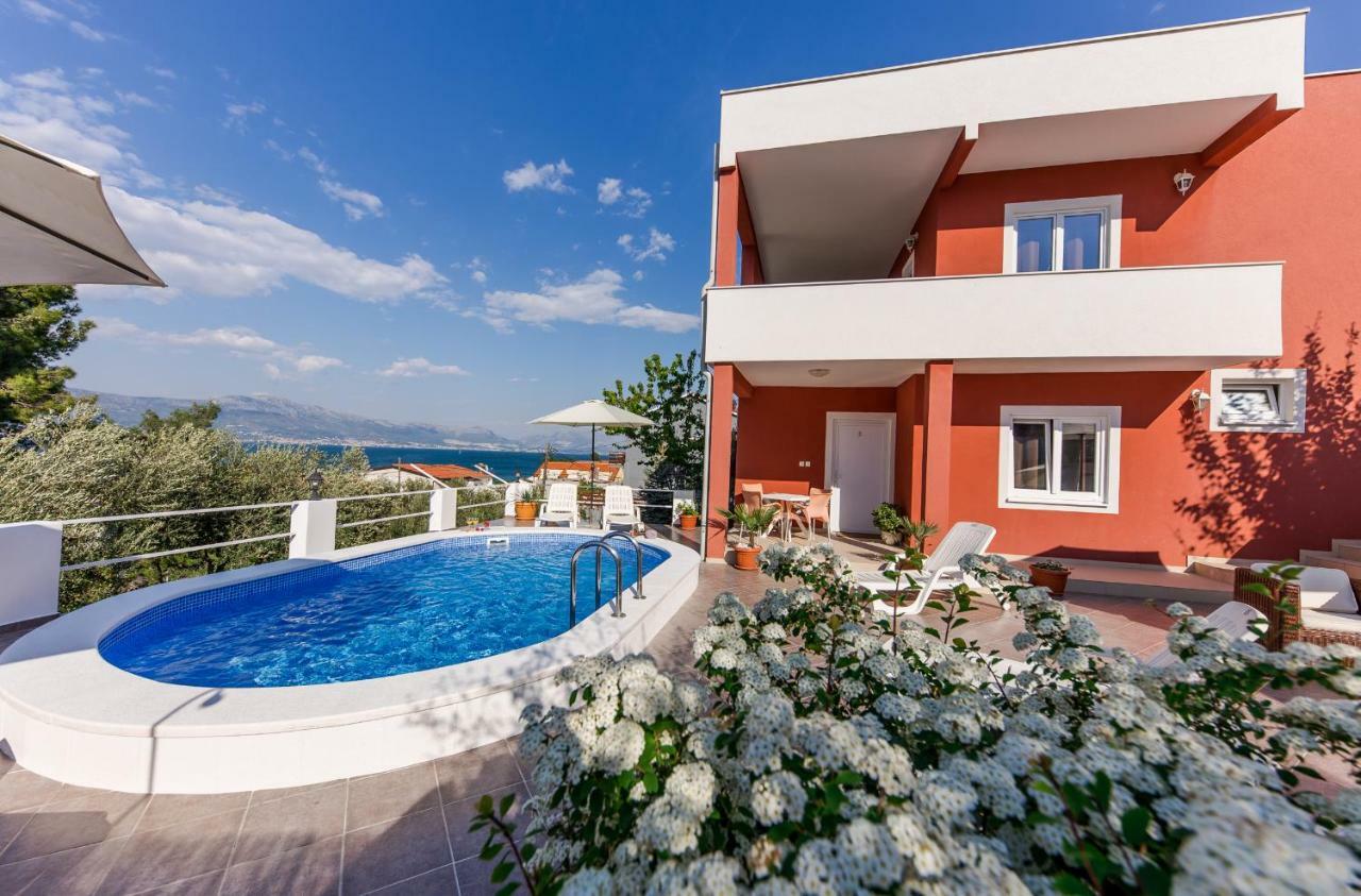 Holiday Villa Nostra โตรกีร์ ภายนอก รูปภาพ