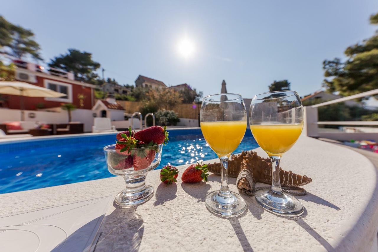 Holiday Villa Nostra โตรกีร์ ภายนอก รูปภาพ