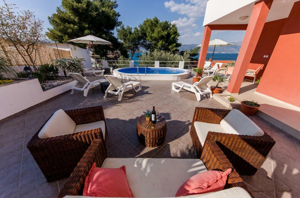 Holiday Villa Nostra โตรกีร์ ภายนอก รูปภาพ