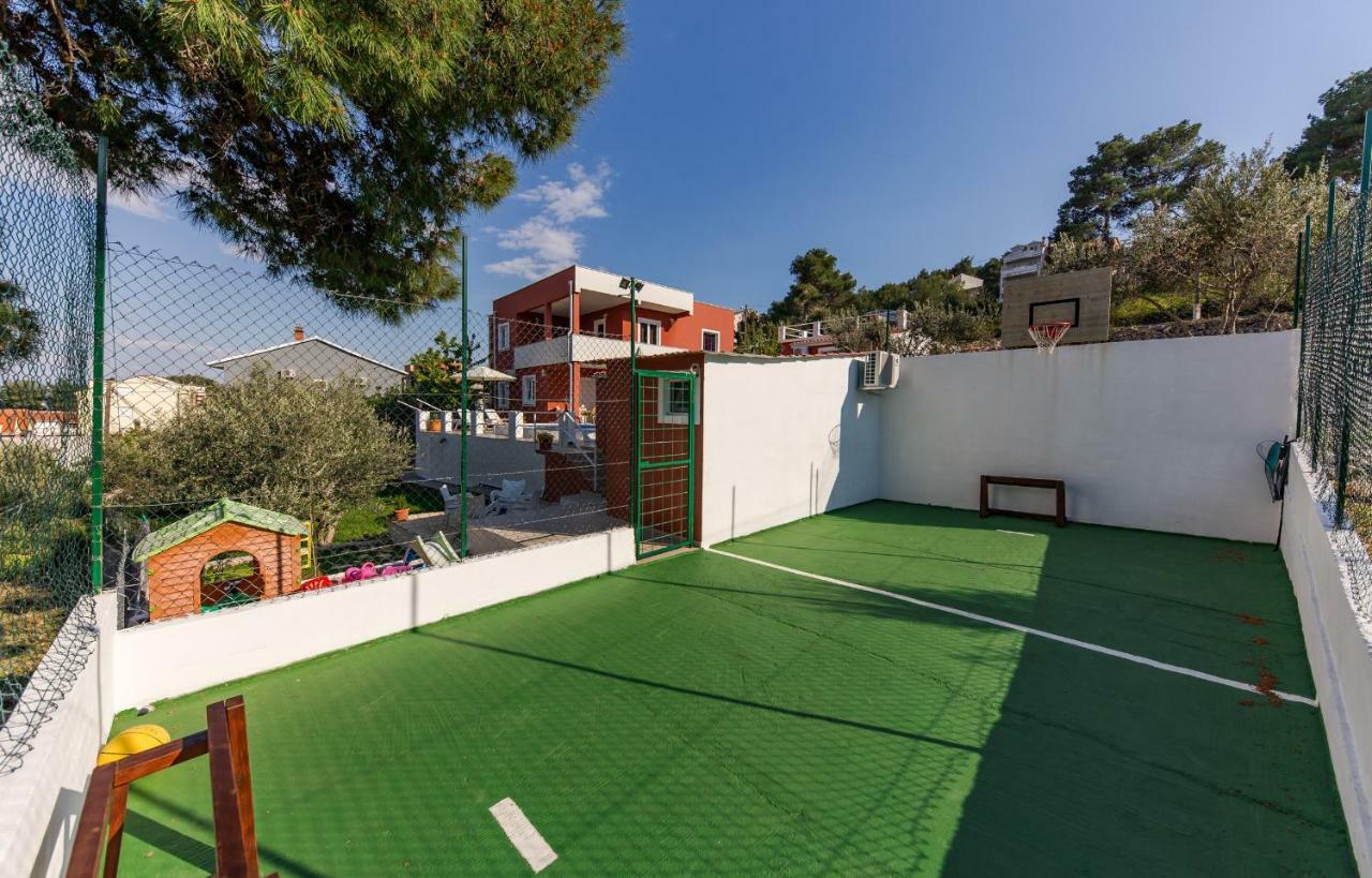 Holiday Villa Nostra โตรกีร์ ภายนอก รูปภาพ