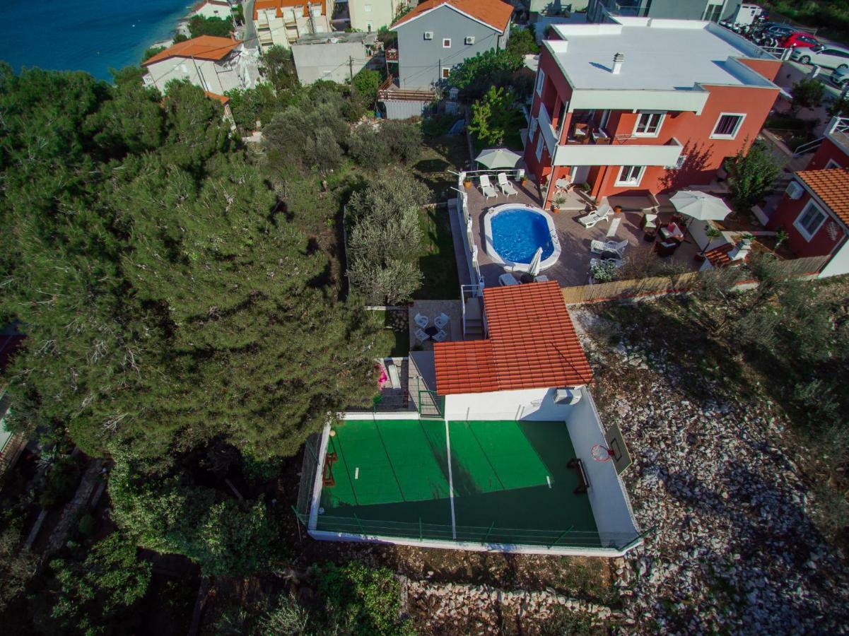 Holiday Villa Nostra โตรกีร์ ภายนอก รูปภาพ